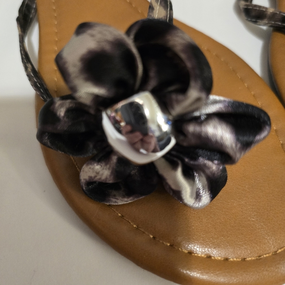 JEFFERY D Flip Flop Sandals Flower Decal in Animal Print w Silver Hardware Sz 7 - Picture 4 of 13